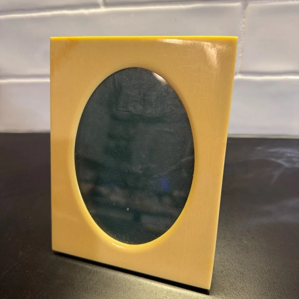Vintage Picture Frame Home Decor 4.5x5.5 Yellow Oval Ribbed Textured B-17